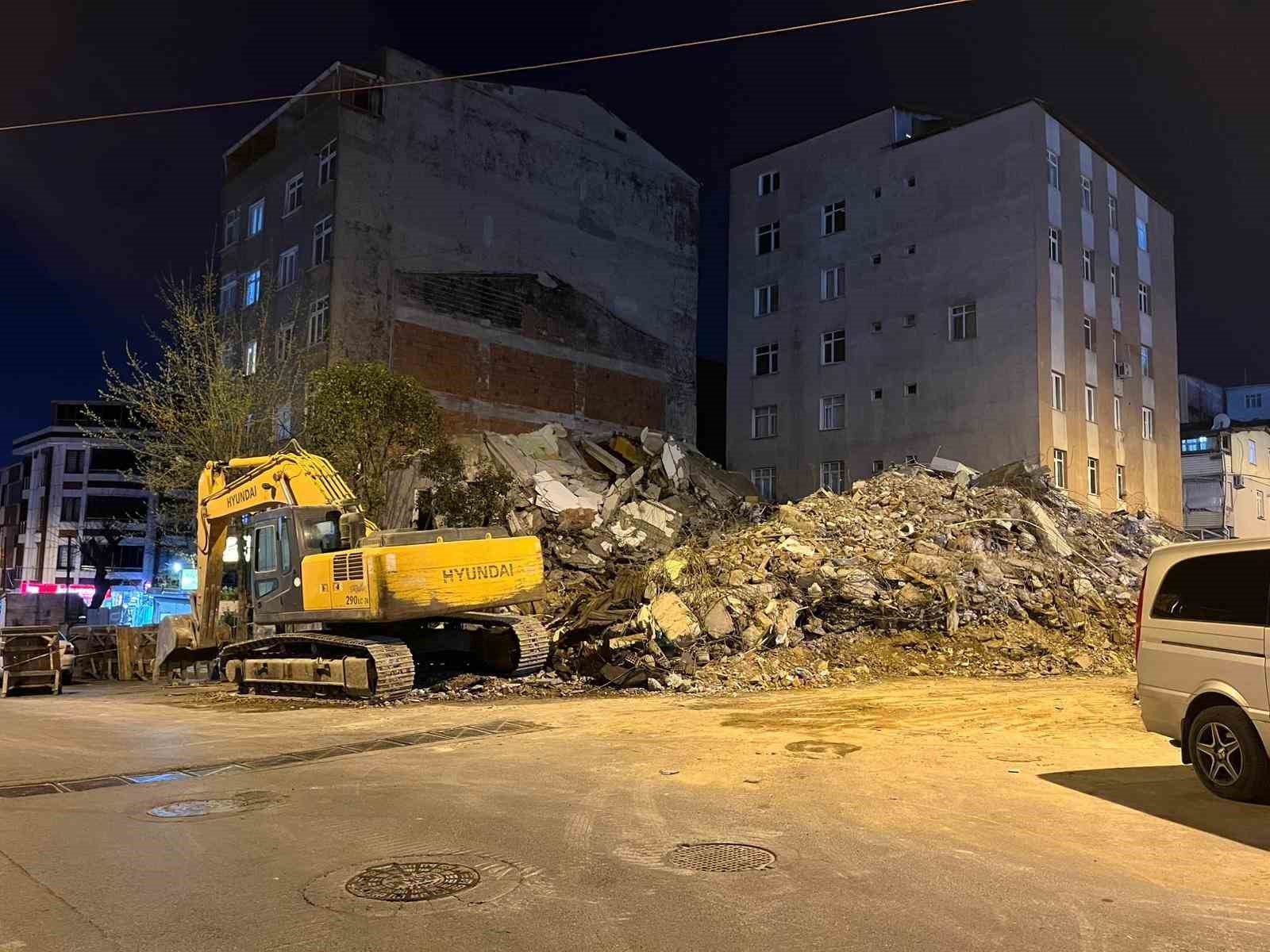 kucukcekmecede kentsel donusumdeki bina tek darbeyle yikildi 1 fJPSnP9Y