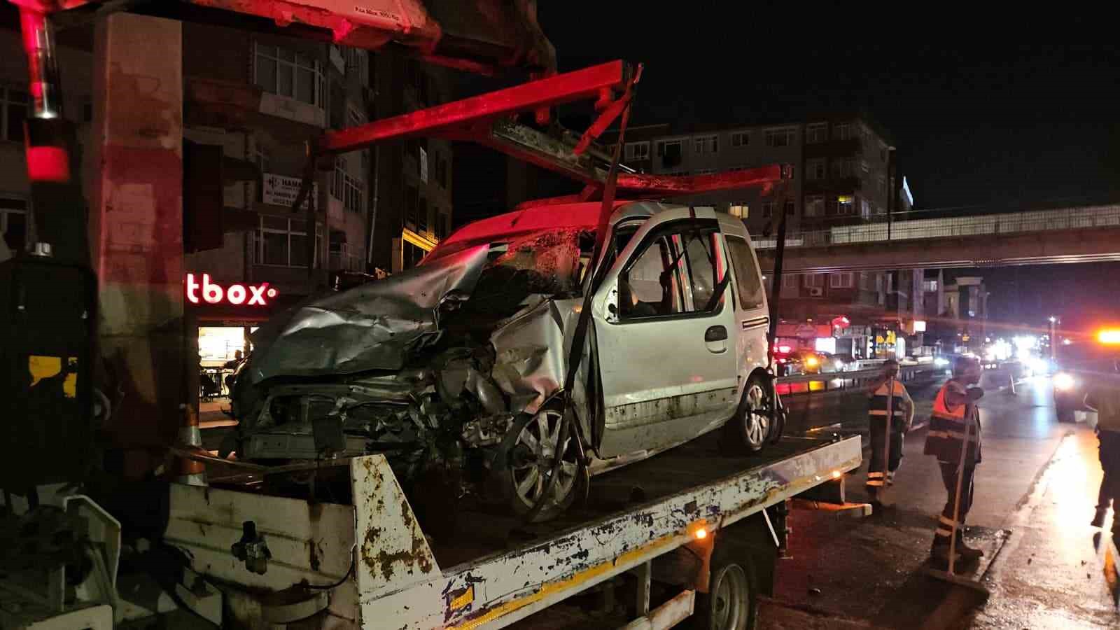 Küçükçekmece’de makas atan sürücü kazaya sebep oldu: 2 yaralı 5 kucukcekmecede makas atan surucu kazaya sebep oldu 2 yarali 1