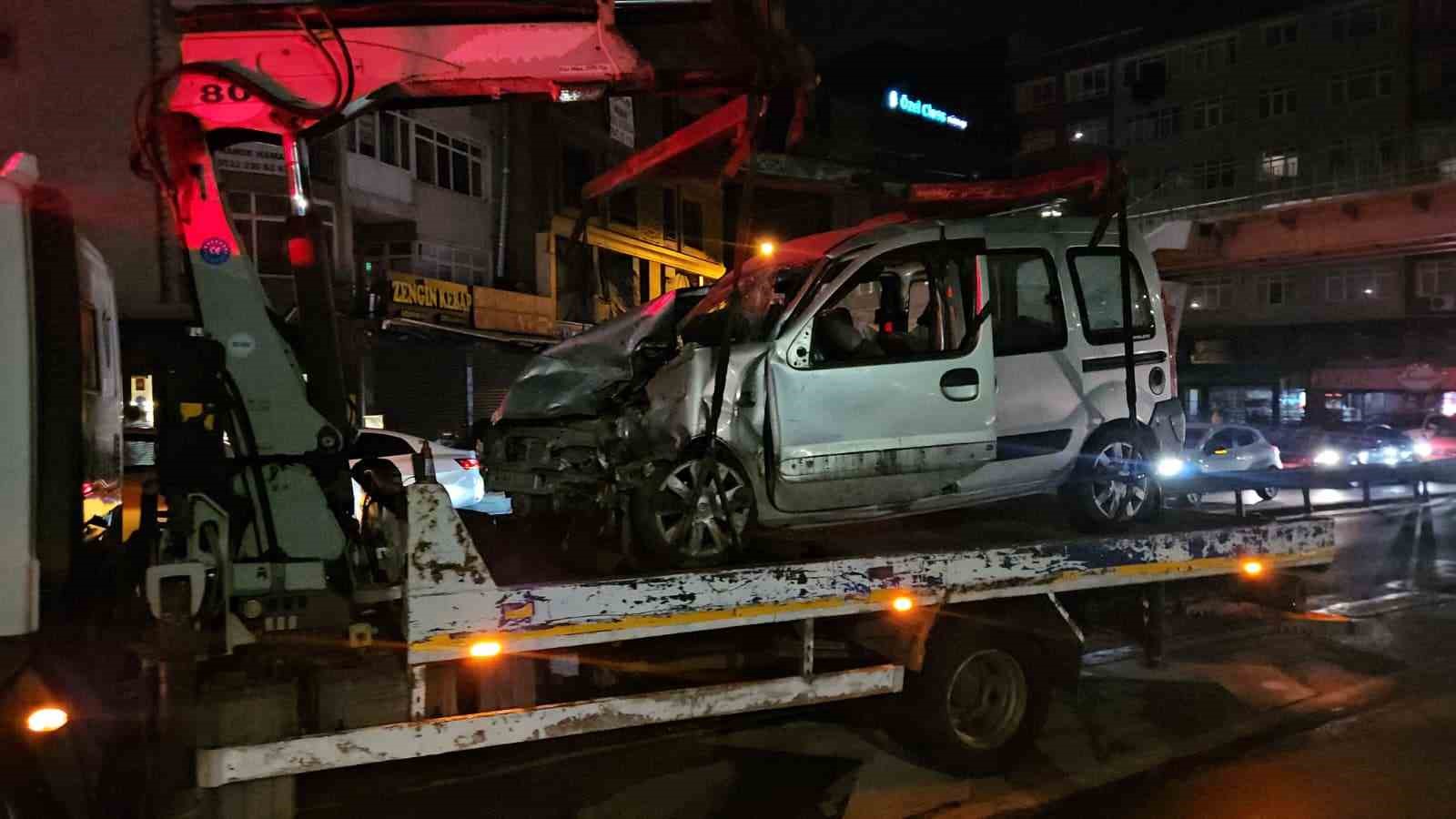 Küçükçekmece’de makas atan sürücü kazaya sebep oldu: 2 yaralı 6 kucukcekmecede makas atan surucu kazaya sebep oldu 2 yarali 2 q8mvr6OZ