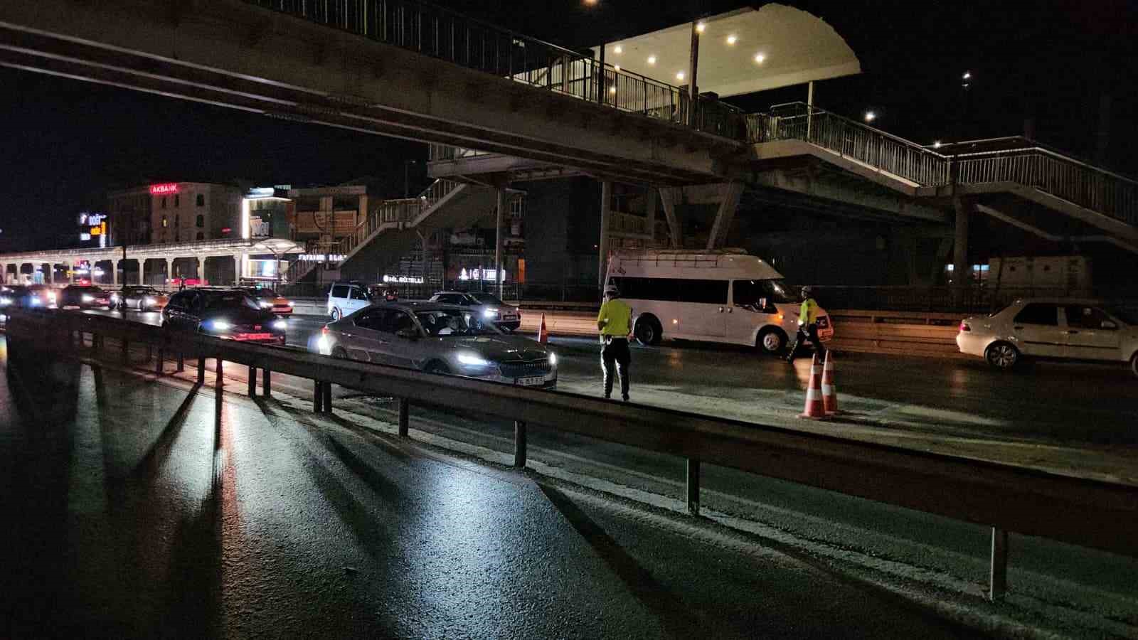 Küçükçekmece’de makas atan sürücü kazaya sebep oldu: 2 yaralı 8 kucukcekmecede makas atan surucu kazaya sebep oldu 2 yarali 4