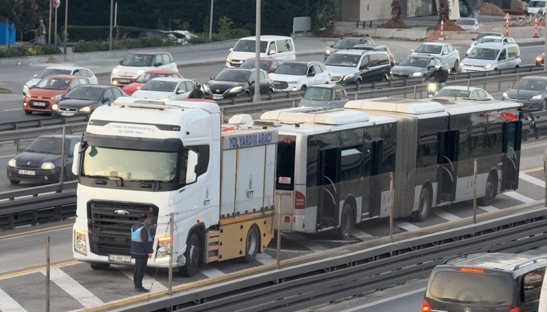 kucukcekmecede metrobus yangini 1 wKnuNQ2e