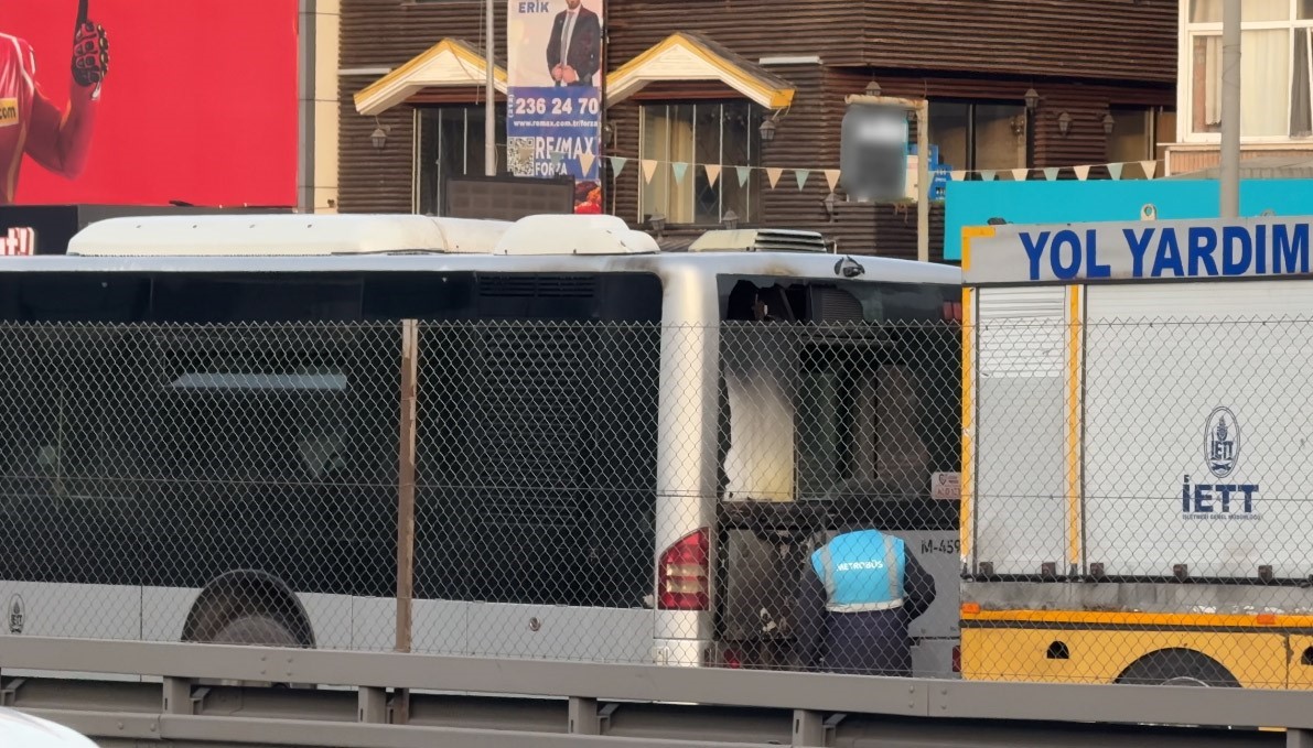 kucukcekmecede metrobus yangini 2