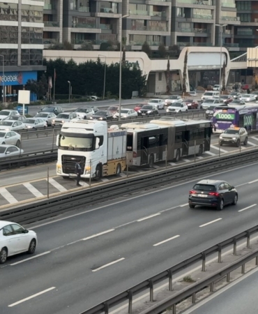 kucukcekmecede-metrobus-yangini-eVSttWRB.jpg