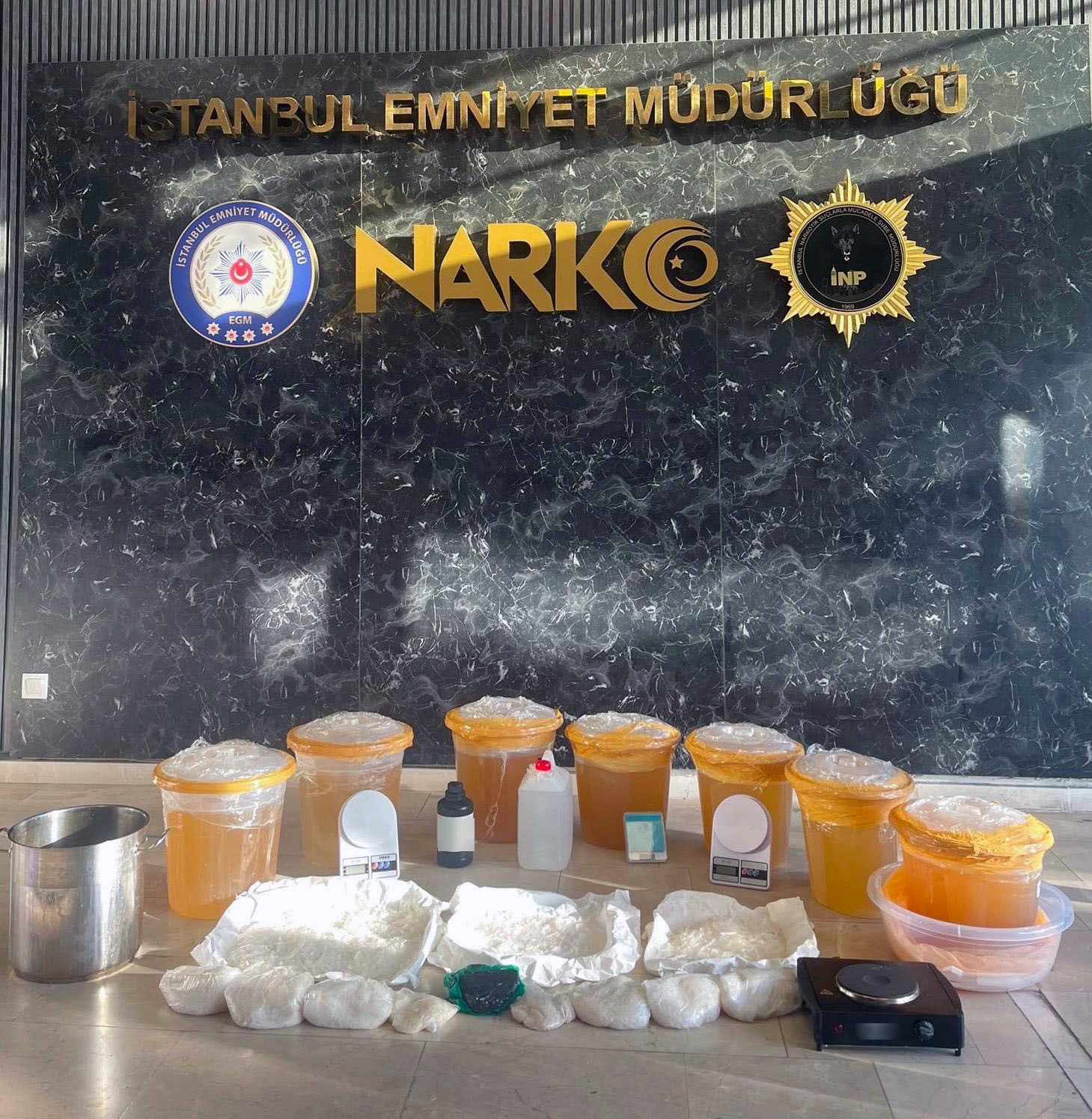 kucukcekmecede narkotik operasyonu yaklasik 90 kilo uyusturucu ele gecirildi 0 Y2DjUWRh