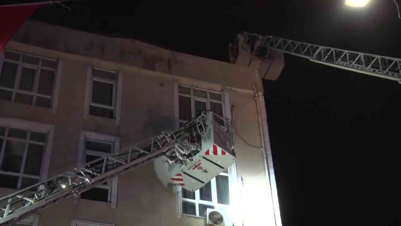 kucukcekmecede otel yangininda mahsur kalan iki kisi kurtarildi 2