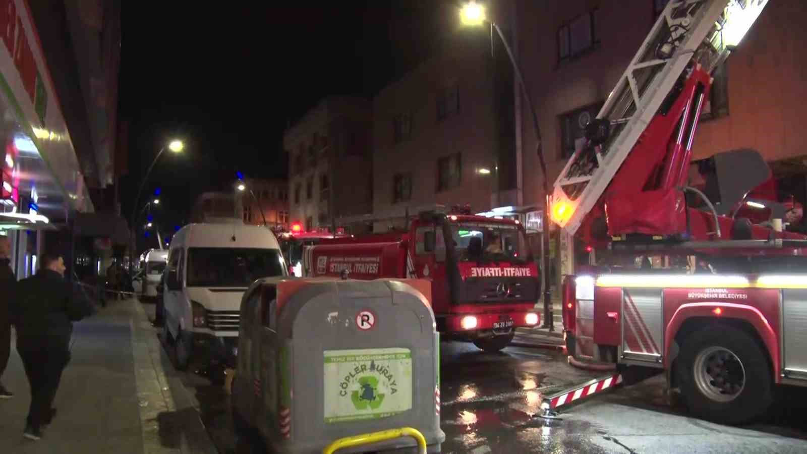 kucukcekmecede otel yangininda mahsur kalan iki kisi kurtarildi 3
