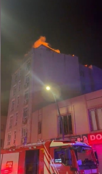 kucukcekmecede otel yangininda mahsur kalan iki kisi kurtarildi 5 aupL1sQH