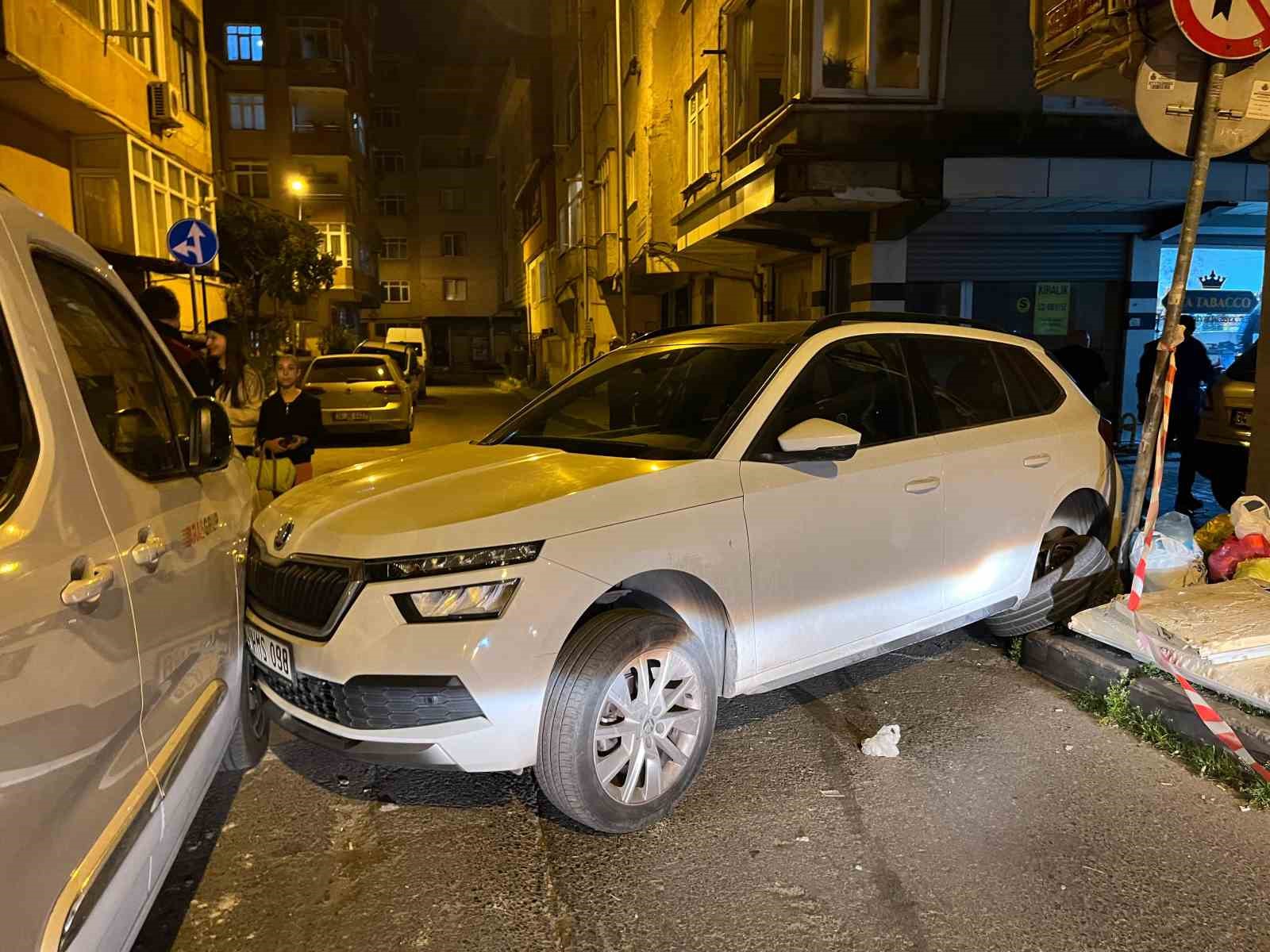 Küçükçekmece’de polis ekiplerinden kaçmaya çalışan motosikletli şahıslar kaza yaptı 5 kucukcekmecede polis ekiplerinden kacmaya calisan motosikletli sahislar kaza yapti 1 XS7USkbF