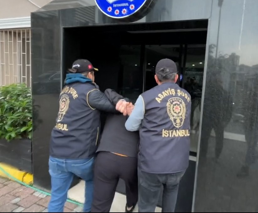 kucukcekmecede polisten kacarken yasli kadini ezen supheli gozaltina alindi 0