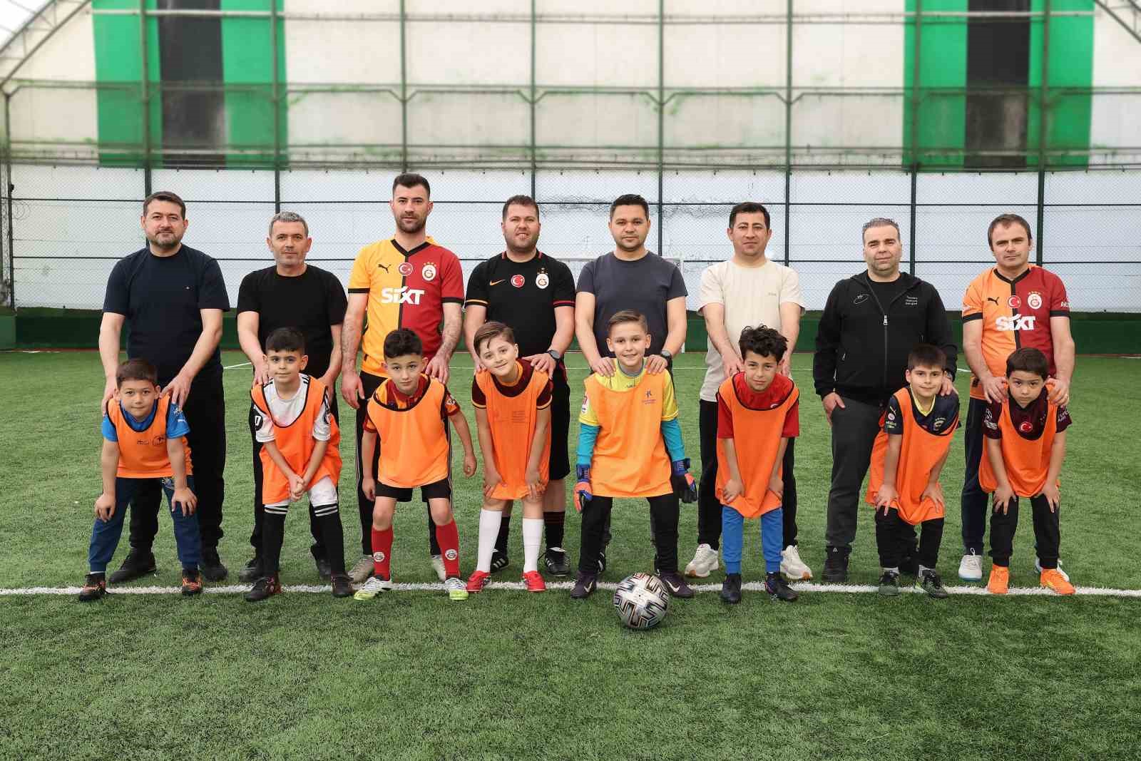 kucukcekmecede renkli mac babalar ve ogullari futbol heyecani yasadi 1 Ut1FfLbM