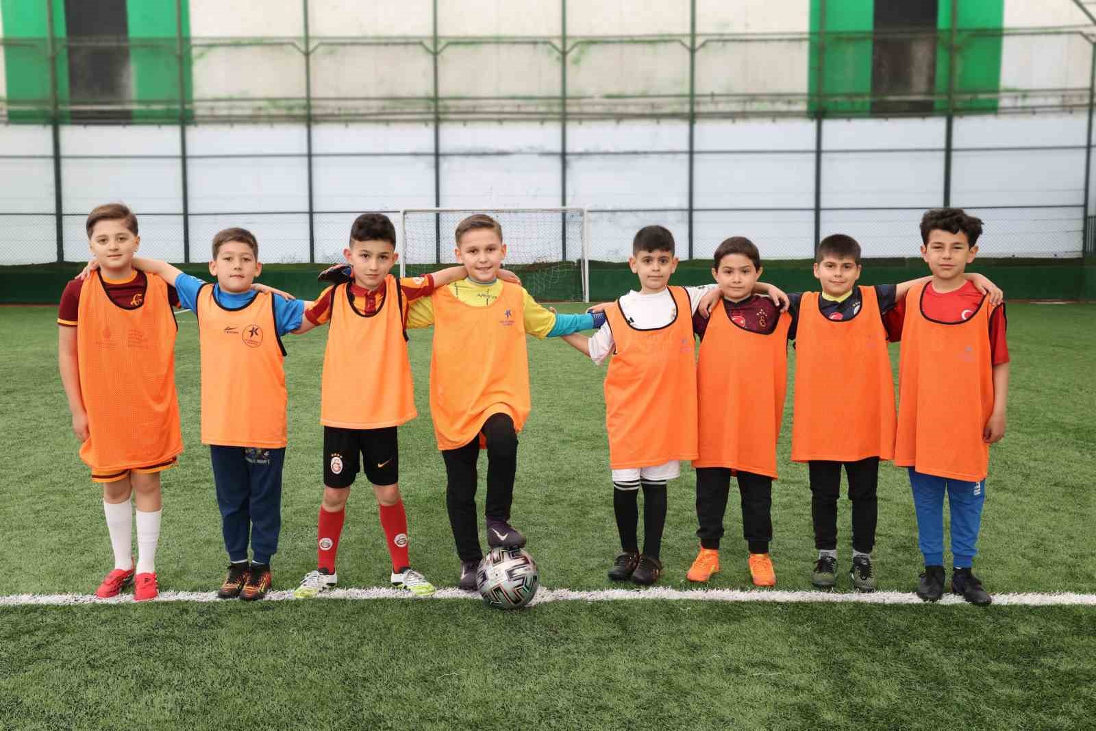 kucukcekmecede renkli mac babalar ve ogullari futbol heyecani yasadi 2 3P6FbLwa