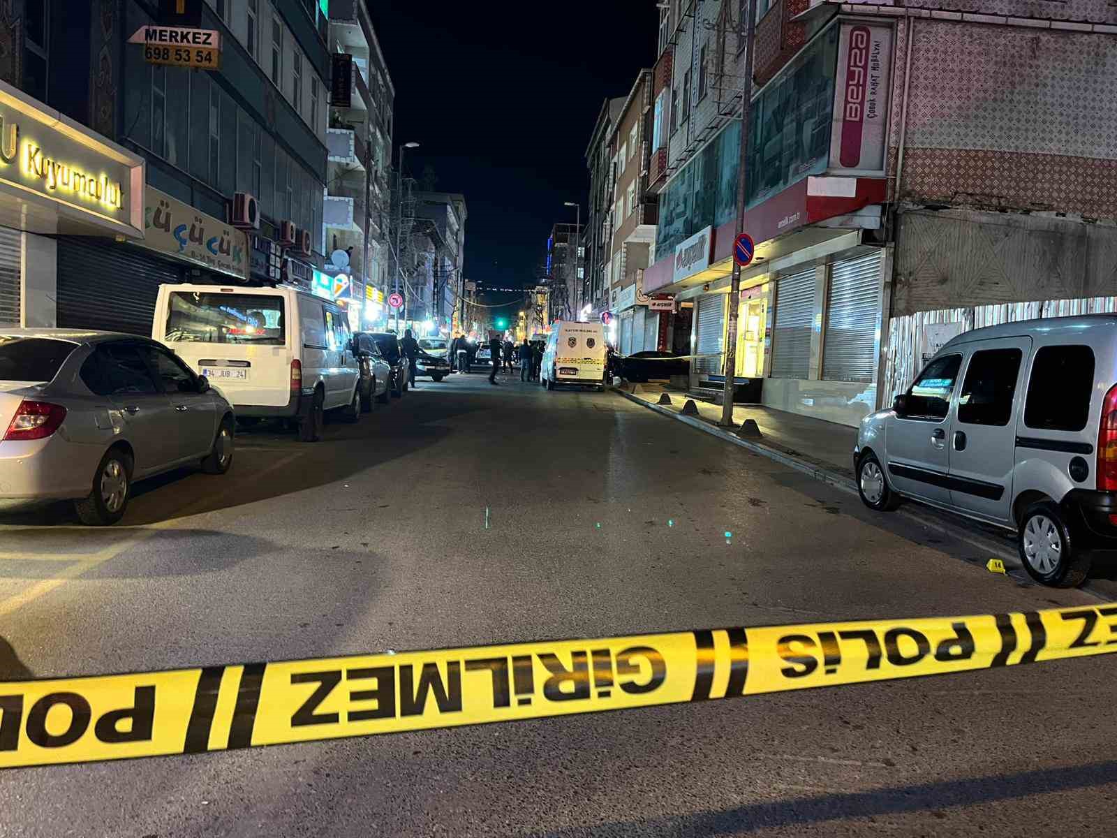 kucukcekmecede silahli saldiri 1i agir 3 yarali 0 SELd71Wl