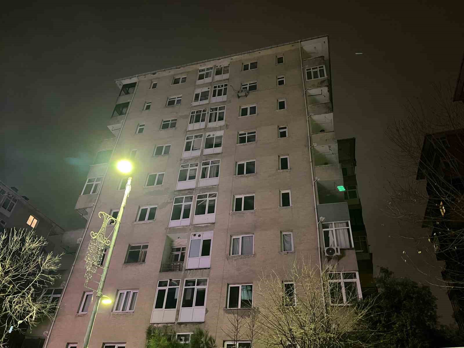 Küçükçekmece’de sitedeki 10 katlı riskli bina, mühürlenerek tahliye edildi 4 kucukcekmecede sitedeki 10 katli riskli bina muhurlenerek tahliye edildi 0 BORYa6U7