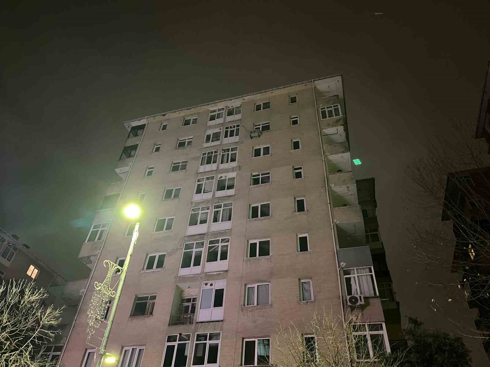 Küçükçekmece’de sitedeki 10 katlı riskli bina, mühürlenerek tahliye edildi 7 kucukcekmecede sitedeki 10 katli riskli bina muhurlenerek tahliye edildi 3 b7gvYDSr