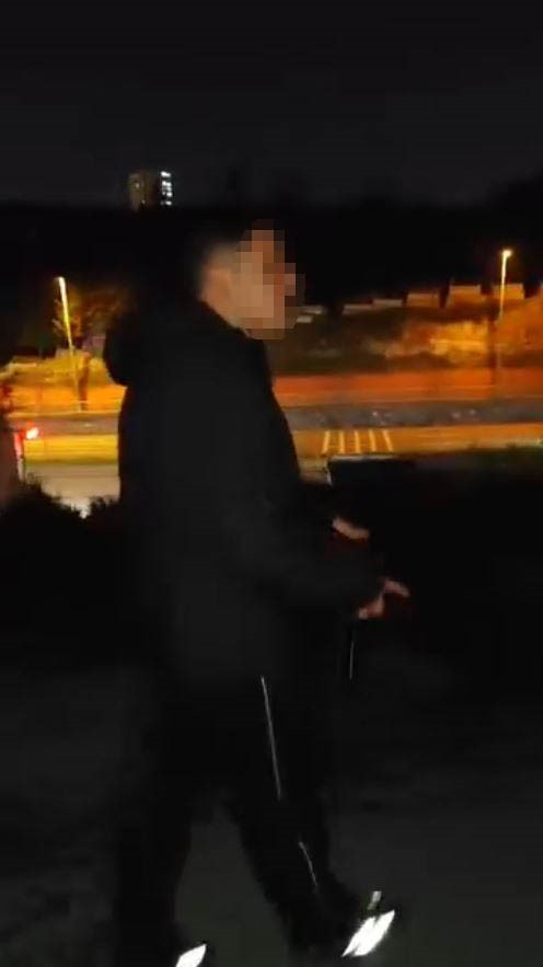 Küçükçekmece’de sokakta uzun namlulu silahla dolaştı, o anları kayda aldı 5 kucukcekmecede sokakta uzun namlulu silahla dolasti o anlari kayda aldi 1 sZqC2fLa