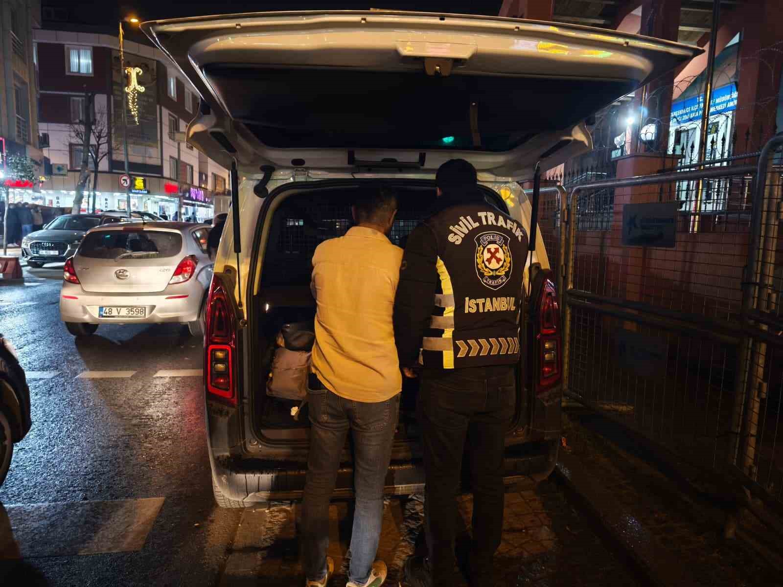 kucukcekmecede trafikte tartisma pahaliya patladi 0 reyVasgb