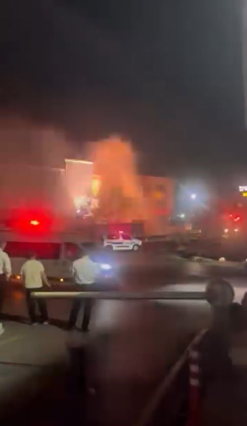 kucukcekmecede trafo bomba gibi patladi 0 ktfdGKsY