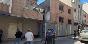 kucukcekmecede-yikim-sirasinda-coken-duvarin-altinda-kalan-3-isci-yaralandi-YEyETGAL.jpg