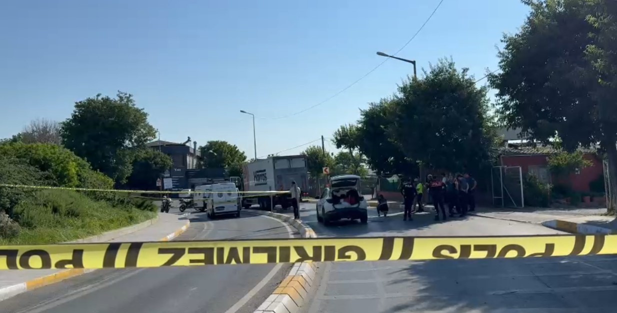 Küçükçekmece’de yolun karşısına geçerken kamyonun çarptığı kadın hayatını kaybetti 4 kucukcekmecede yolun karsisina gecerken kamyonun carptigi kadin hayatini kaybetti 0 VYmrgd63