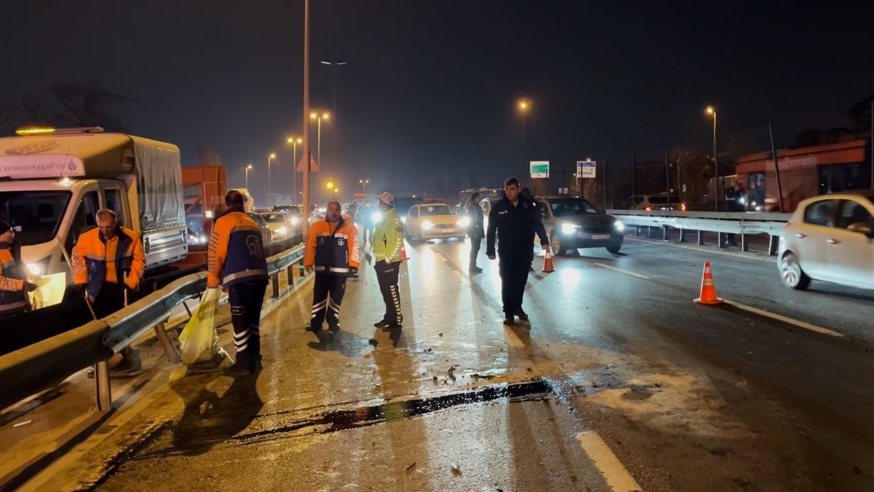 kucukcekmecede zincirleme trafik kazasi 1 yarali 0 I4mwpn9Y