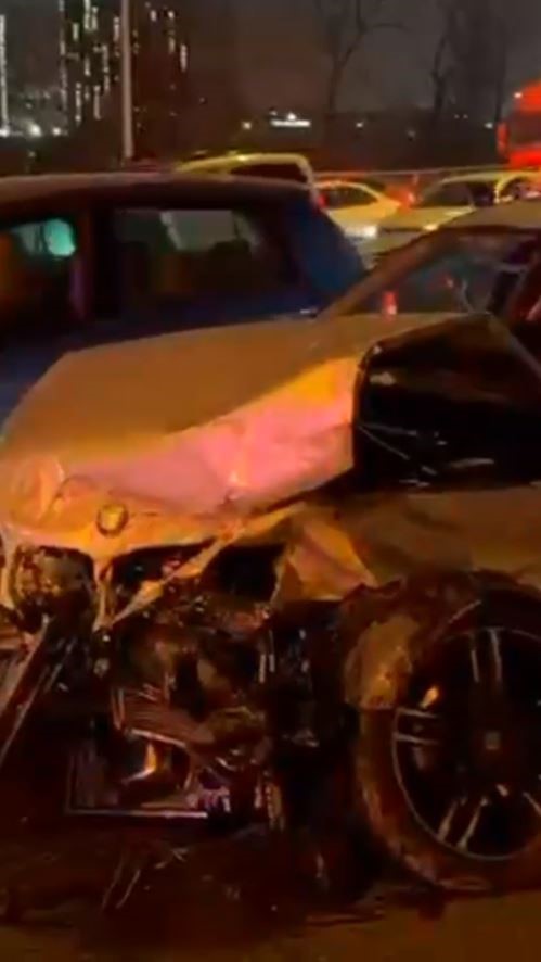 kucukcekmecede zincirleme trafik kazasi 1 yarali 2 h6qPT9VI