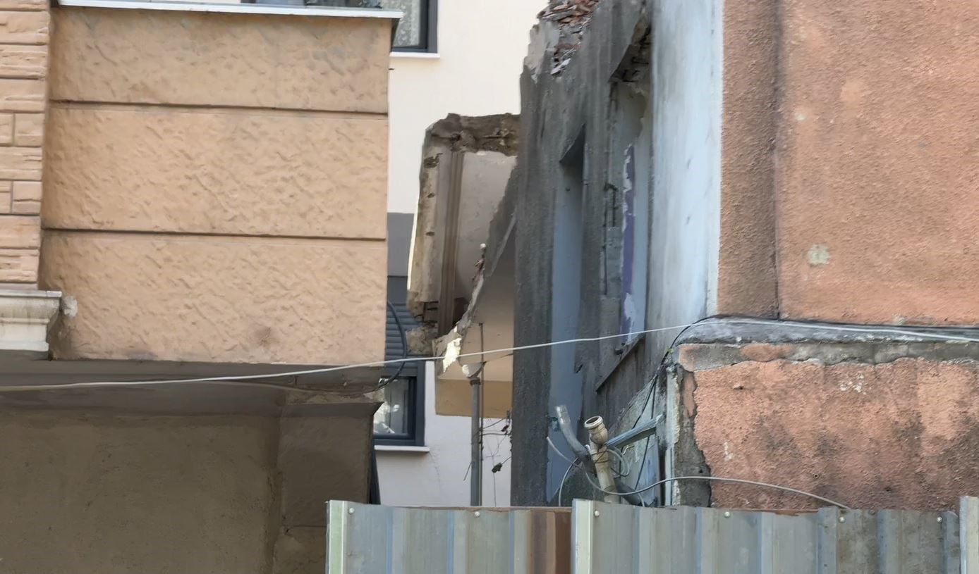 Küçükçekmece’deki bina çökmesinde ağır yaralanan genç hayatını kaybetti 5 kucukcekmecedeki bina cokmesinde agir yaralanan genc hayatini kaybetti 1 25LS8pV1