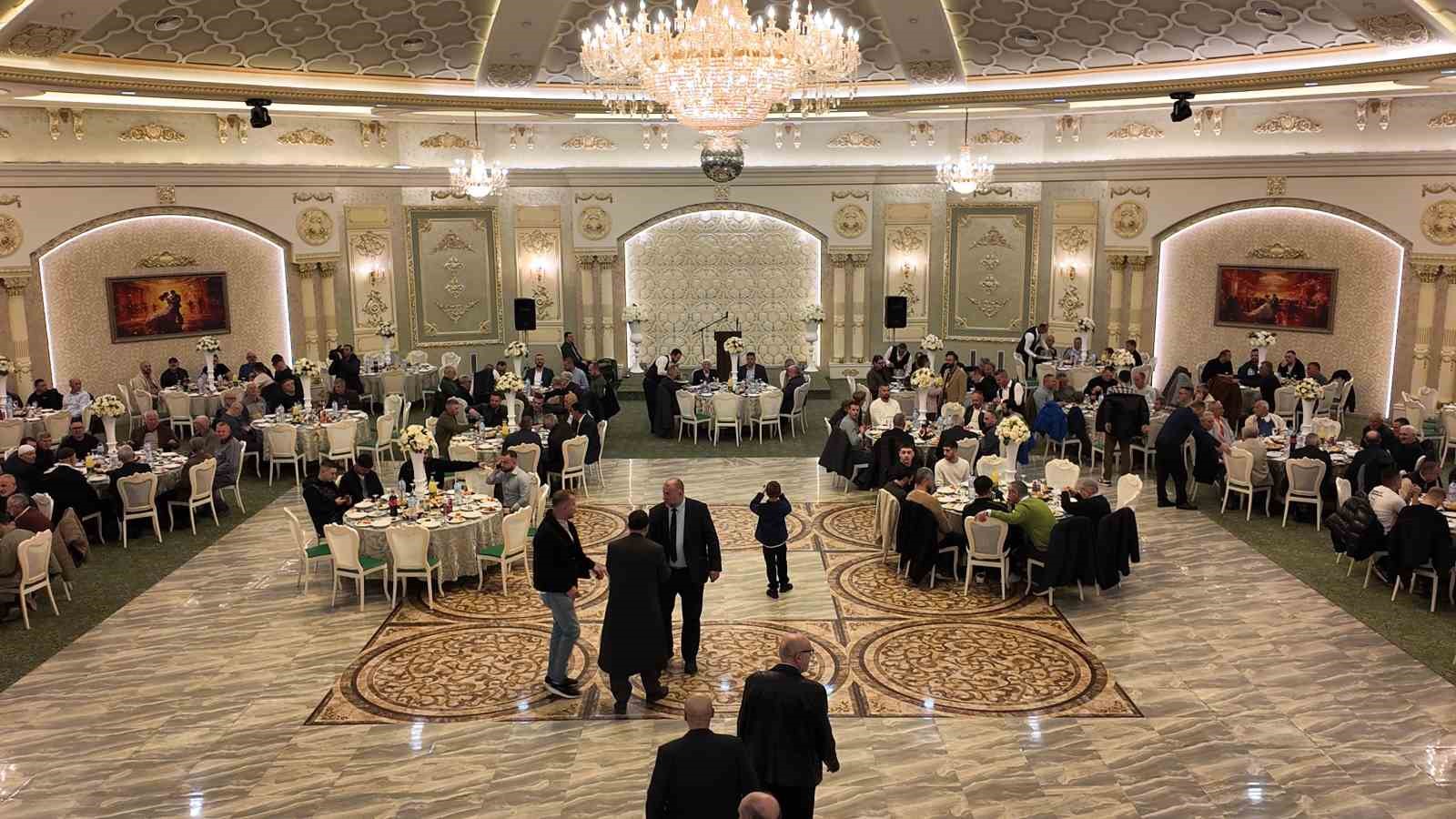 kucukcekmeceden kosovaya uzayan iftar sofrasina yogun ilgi 0 LlBBiXau