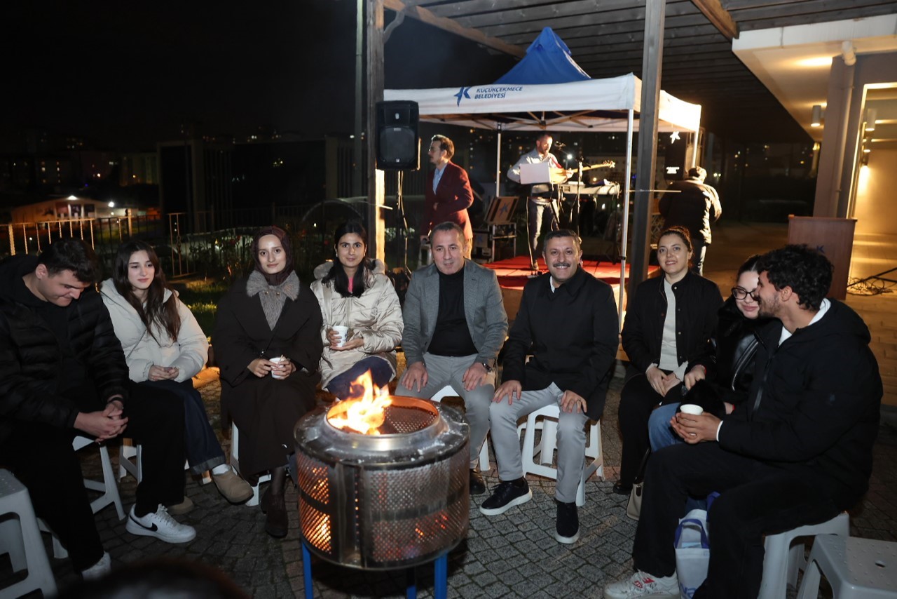 kucukcekmeceli gencler en uzun gecede bulustu 0 nzZG1YQ8