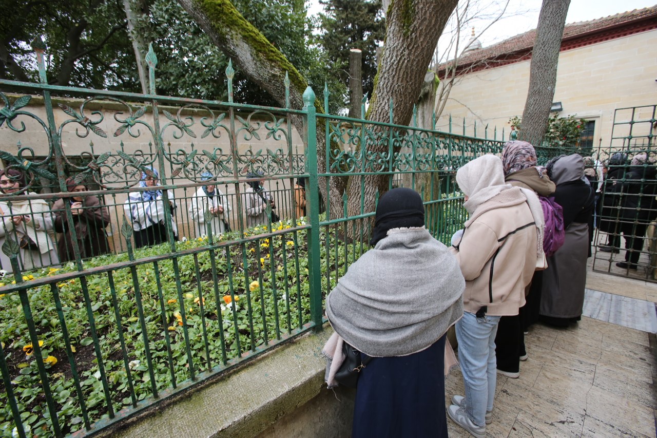 kucukcekmeceli kadinlar ramazan ayinda yusa tepesinde 1 M95dEqyH