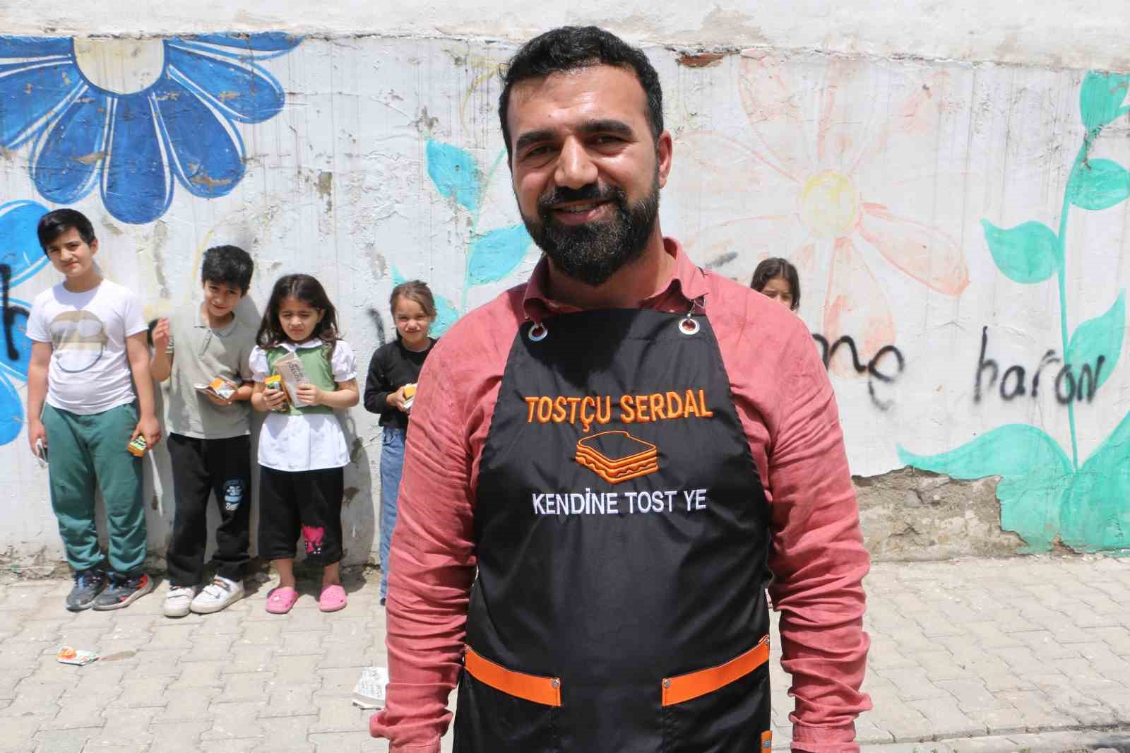 kucukken hep bekledi simdi cocuklara ucretsiz dagitiyor 5