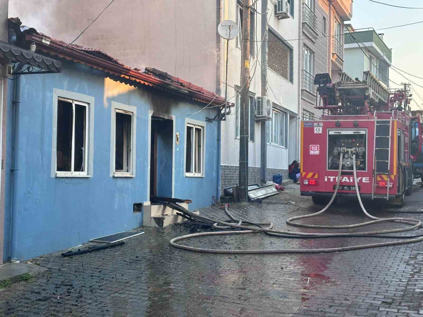 kucukkuyuda ev yangini 1 kisi yaralandi 0
