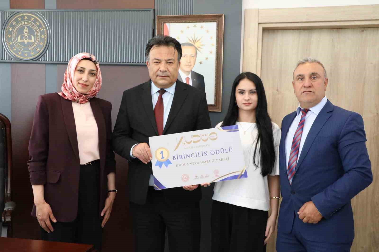 Kudüs Makale Yarışmasında Tunceli’ye Türkiye birinciliği 5 kudus makale yarismasinda tunceliye turkiye birinciligi 1
