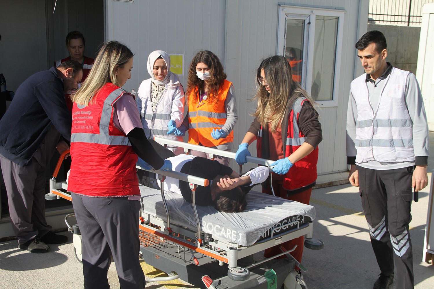 kula devlet hastanesinde gercegini aratmayan deprem tatbikati 3 bjyfYLsb
