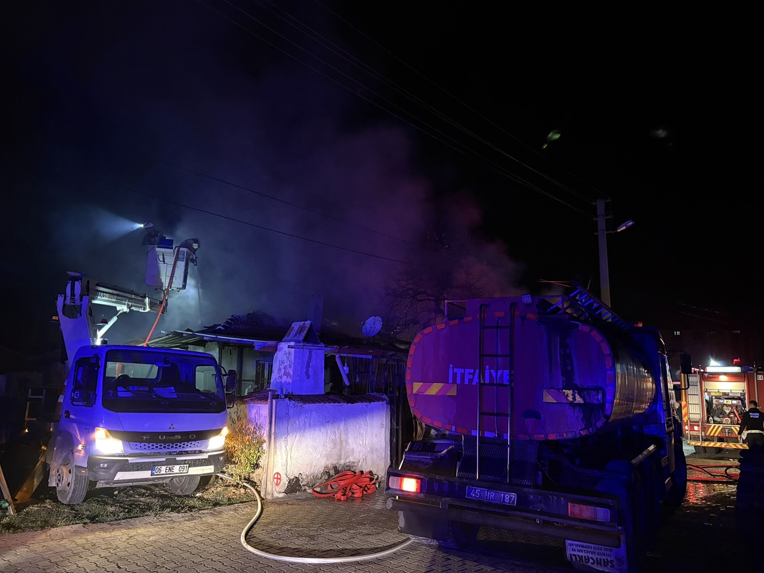 kulada gece saatlerinde yangin panigi 2 ltussbP4