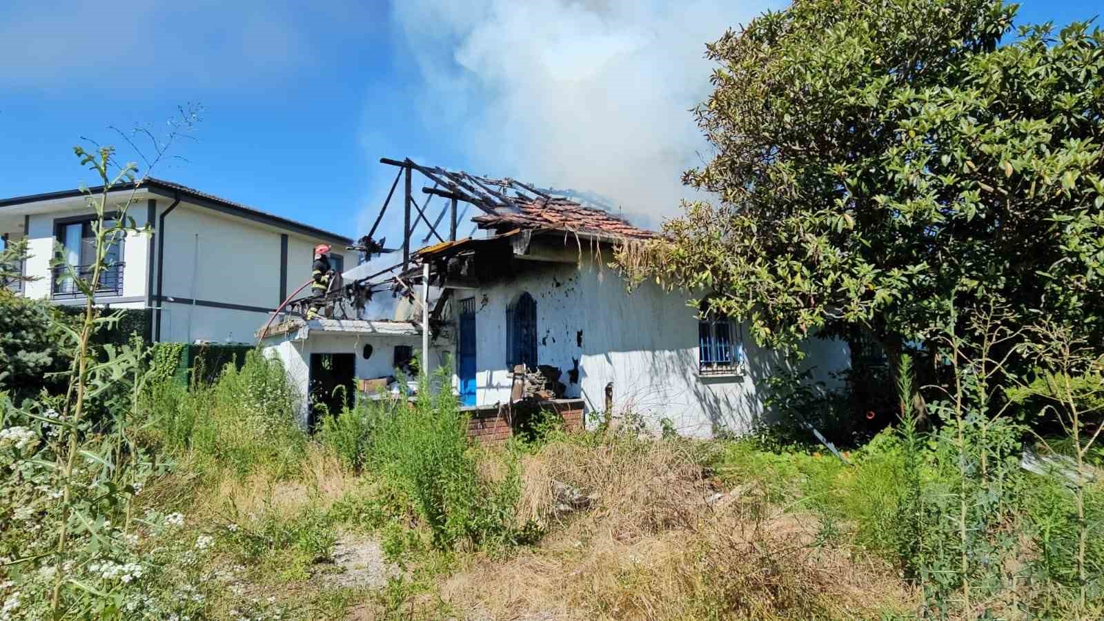 kullanilmayan mustakil evde cikan yangin panige neden oldu 0 n3YAzQGu