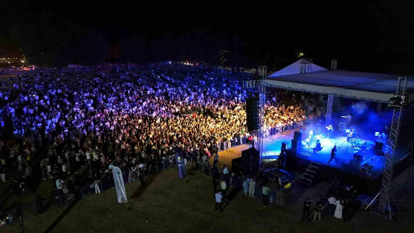 Kültür sanat festivali coşkusu İmera konseriyle zirveye ulaştı 9 kultur sanat festivali coskusu imera konseriyle zirveye ulasti 5 JFdCQju6