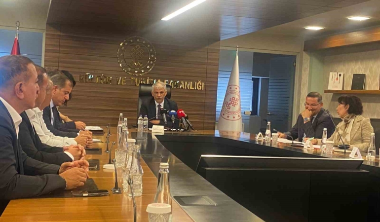 kultur-ve-turizm-bakan-yardimcisi-alparslan-konaklama-imkanlarini-artirarak-sektorde-onemli-bir-ihtiyaci-karsilamayi-79aTYiNg.jpg