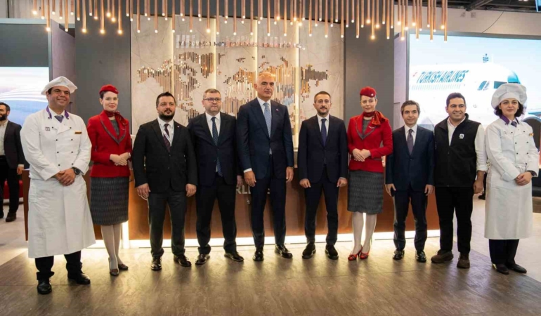 kultur-ve-turizm-bakani-ersoy-turizmde-yil-sonu-hedefimiz-64-milyar-dolara-emin-adimlarla-d2KIw29f.jpg