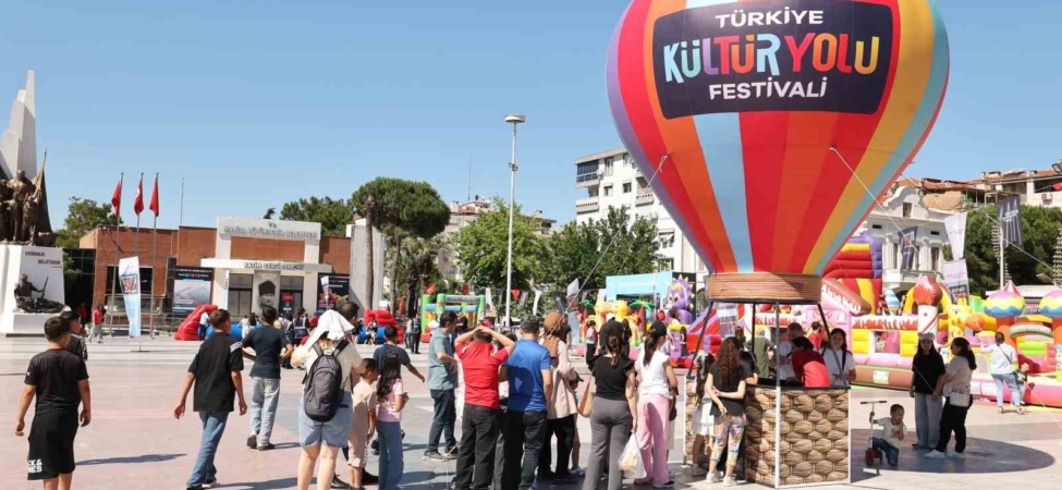 kultur-yolu-festivali-coskusu-manisaya-damga-vurdu-ruNFT2GH.jpg