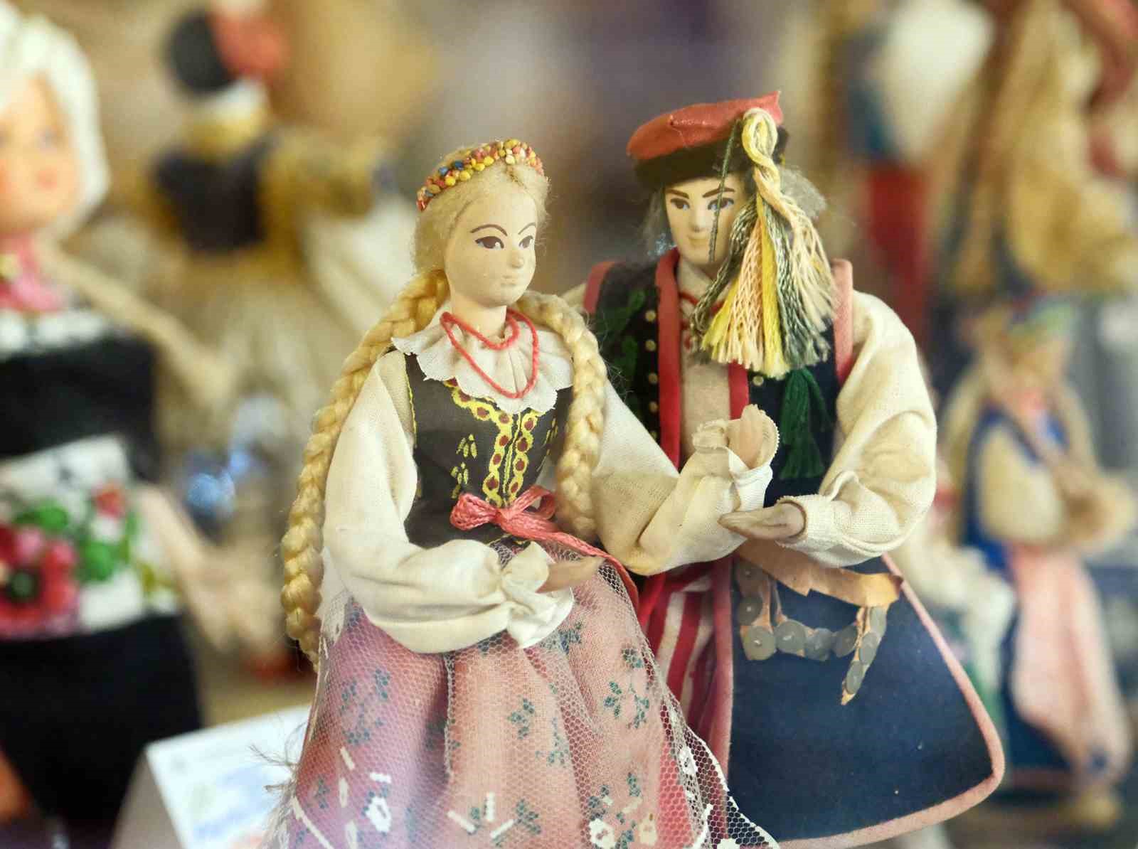 kulturlerin renkleri folklorik bebeklerle yansitildi 1 XSMbi6Uq