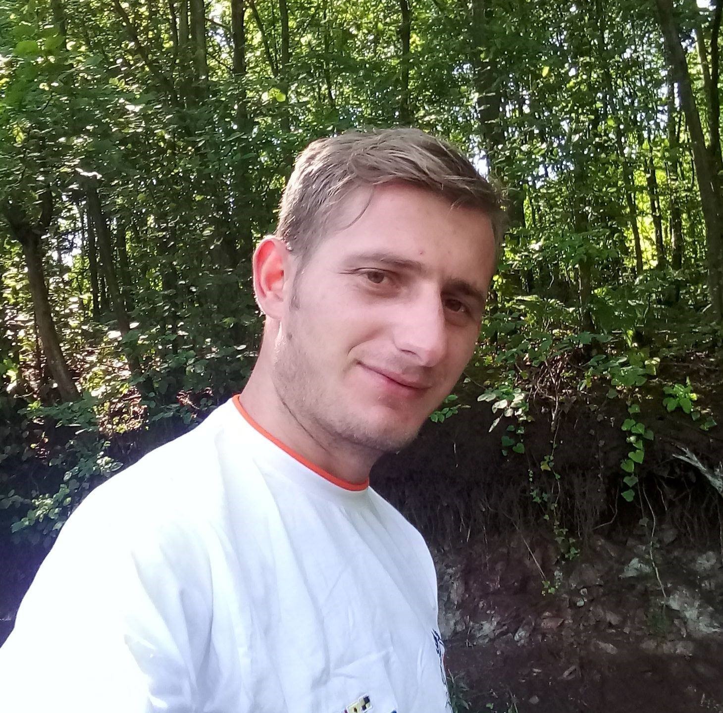 kulubede balta ve kurekle oldurulen berberin vucudunda 24 yara tespit edildi 4 Qp8J5tCO