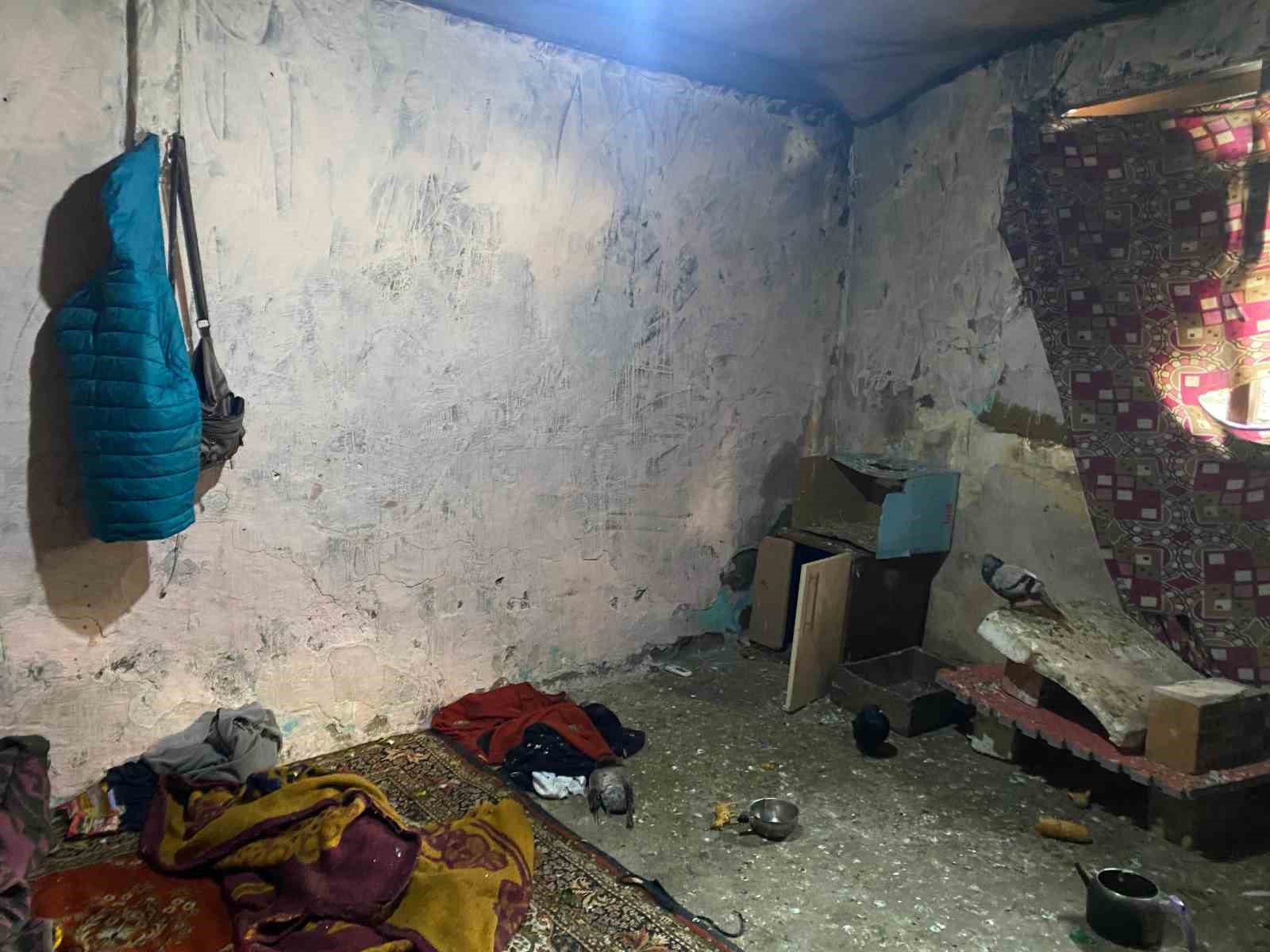 kumeste yasamaya mahkum edilen cocuklar kurtarildi 0 2tUDjSzS