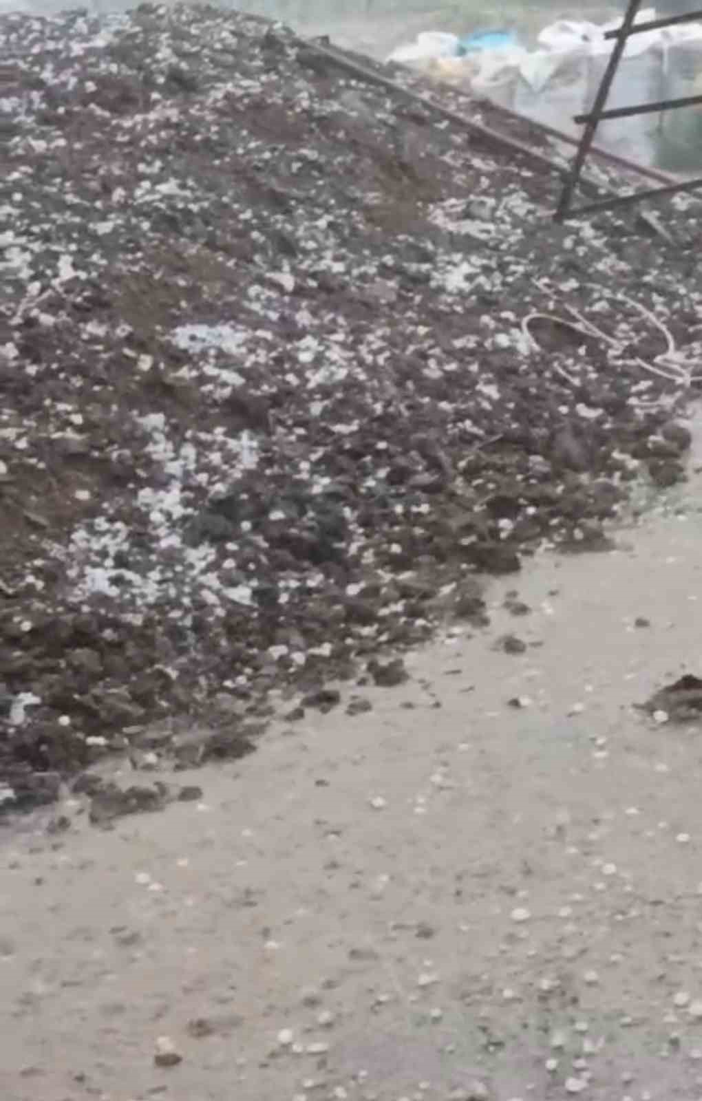 kumlucada aniden bastiran dolu yagisi etkili oldu 6 SfsyWfuw