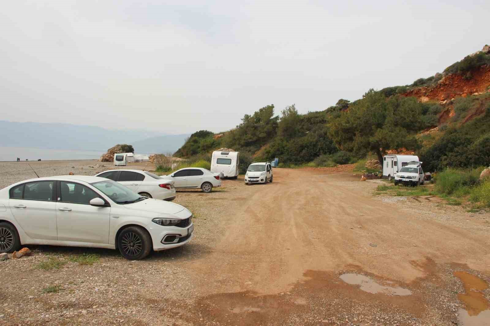 kumlucada sahil ve kamu alanlarinda karavan konaklamasi yasaklandi karavancilar bolgeden cikarildi 2 eK4p7Hjz