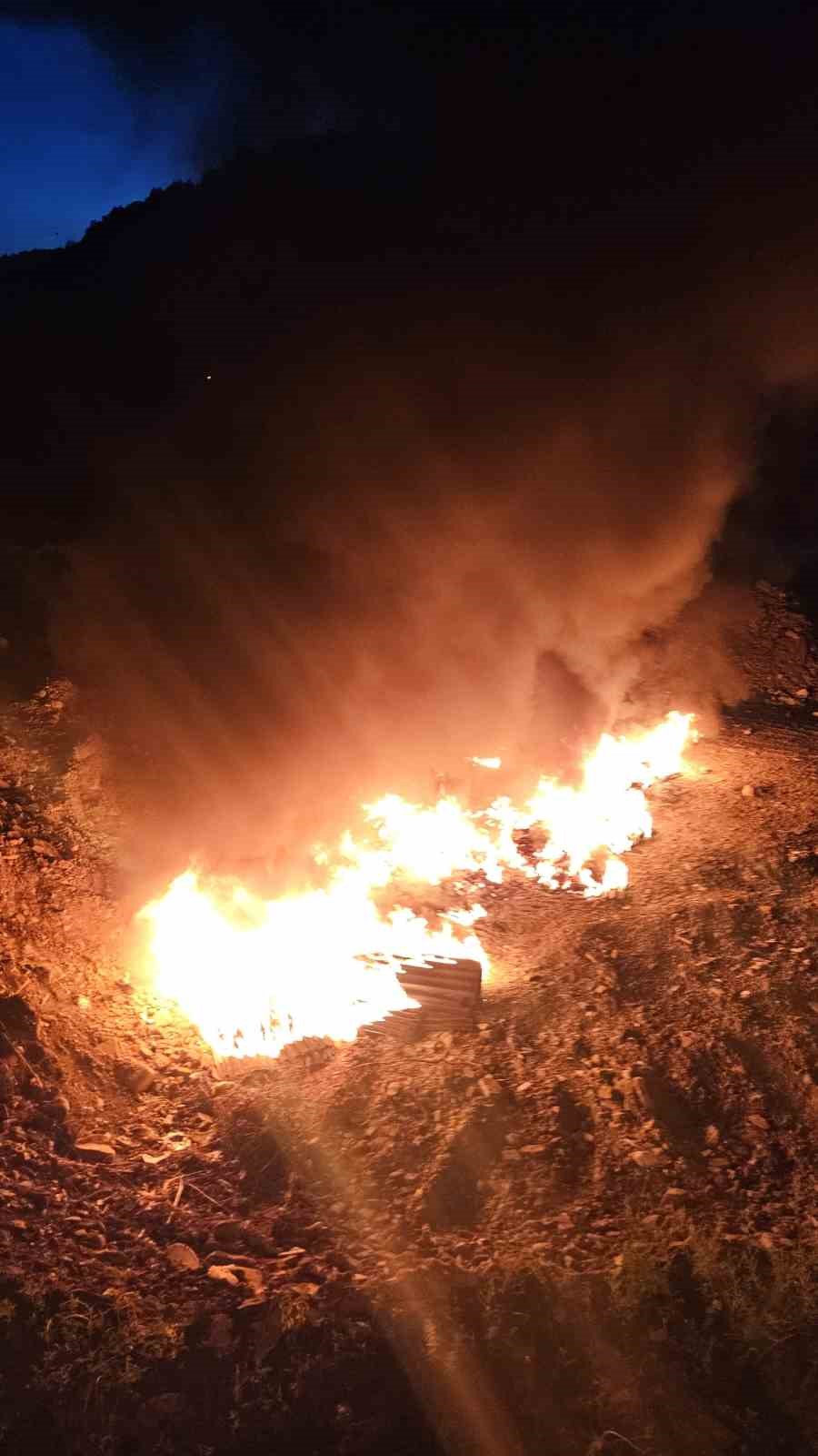 Kumluca’da yangın paniği 8 kumlucada yangin panigi 4 PwYhXec8