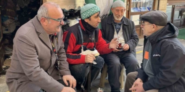 kunduraci-ile-avustralyali-turistin-yoresel-annouv-imtihani-m6HE7lnn.jpg