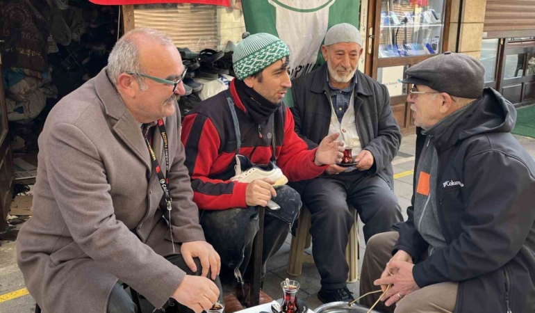 kunduraci-ile-avustralyali-turistin-yoresel-annouv-imtihani-m6HE7lnn.jpg