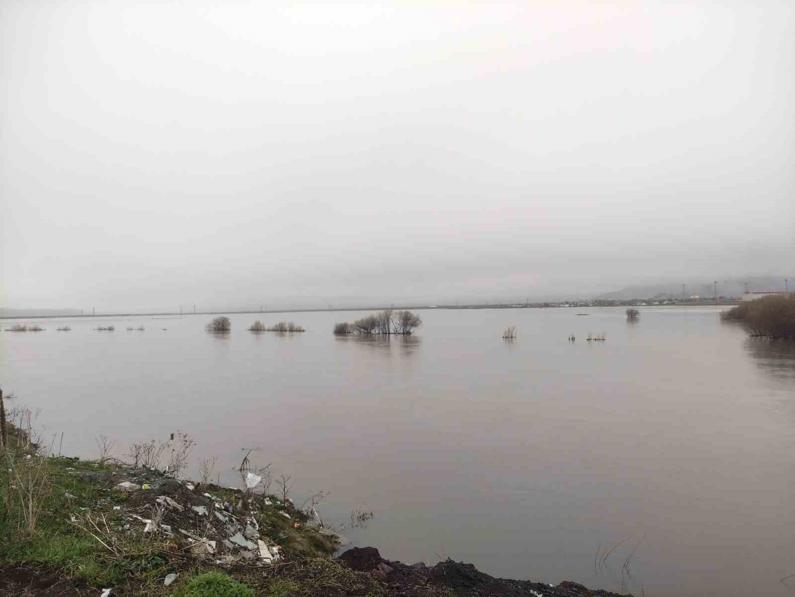 kura nehri tasti tarim arazileri sular altinda kaldi 4 spqkqadf