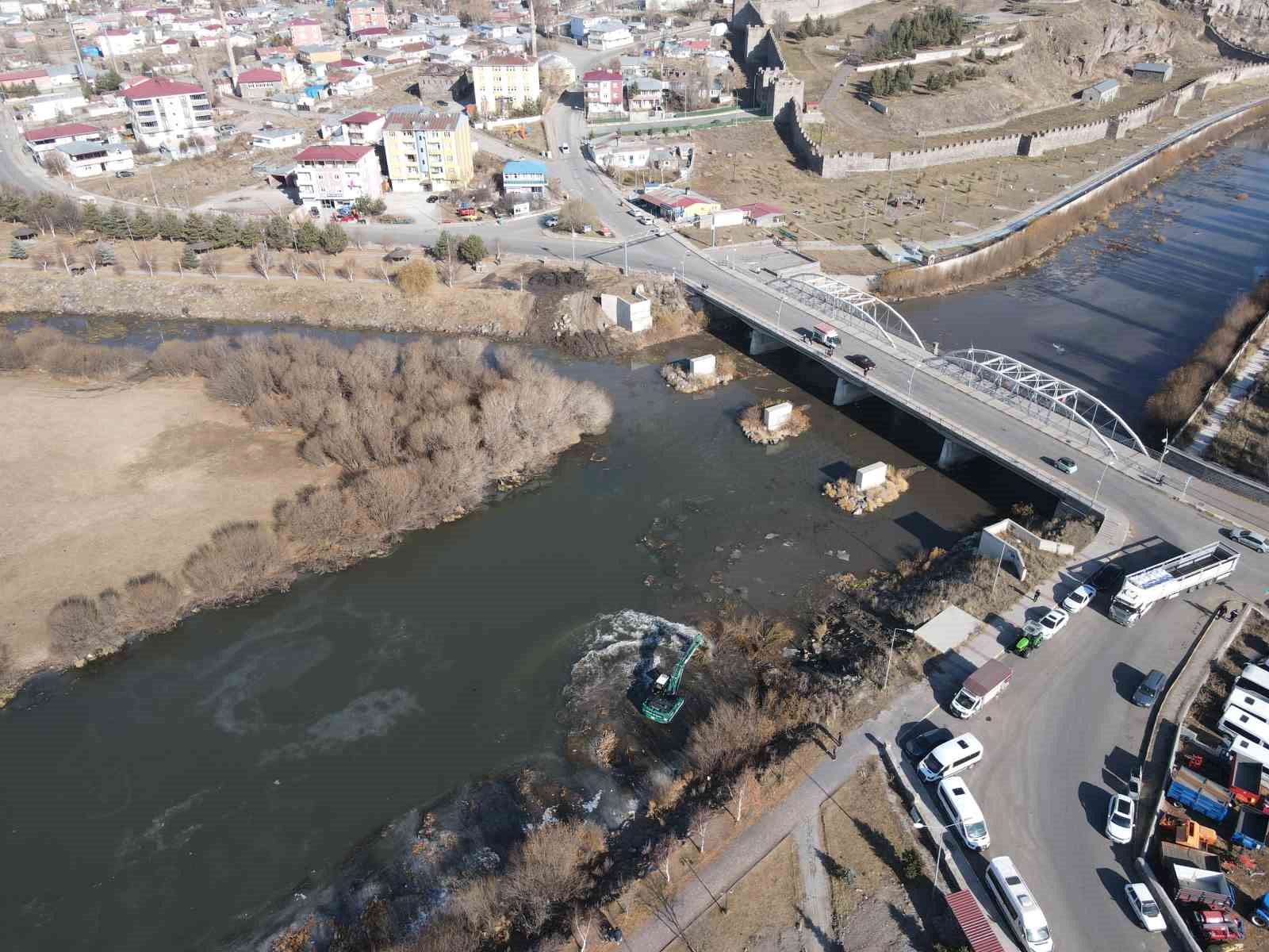 kura nehrinde temizlik calismasi 2 kIV91EvW