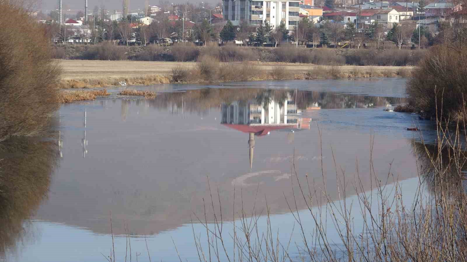 kura nehrinin yuzeyi dondu 3